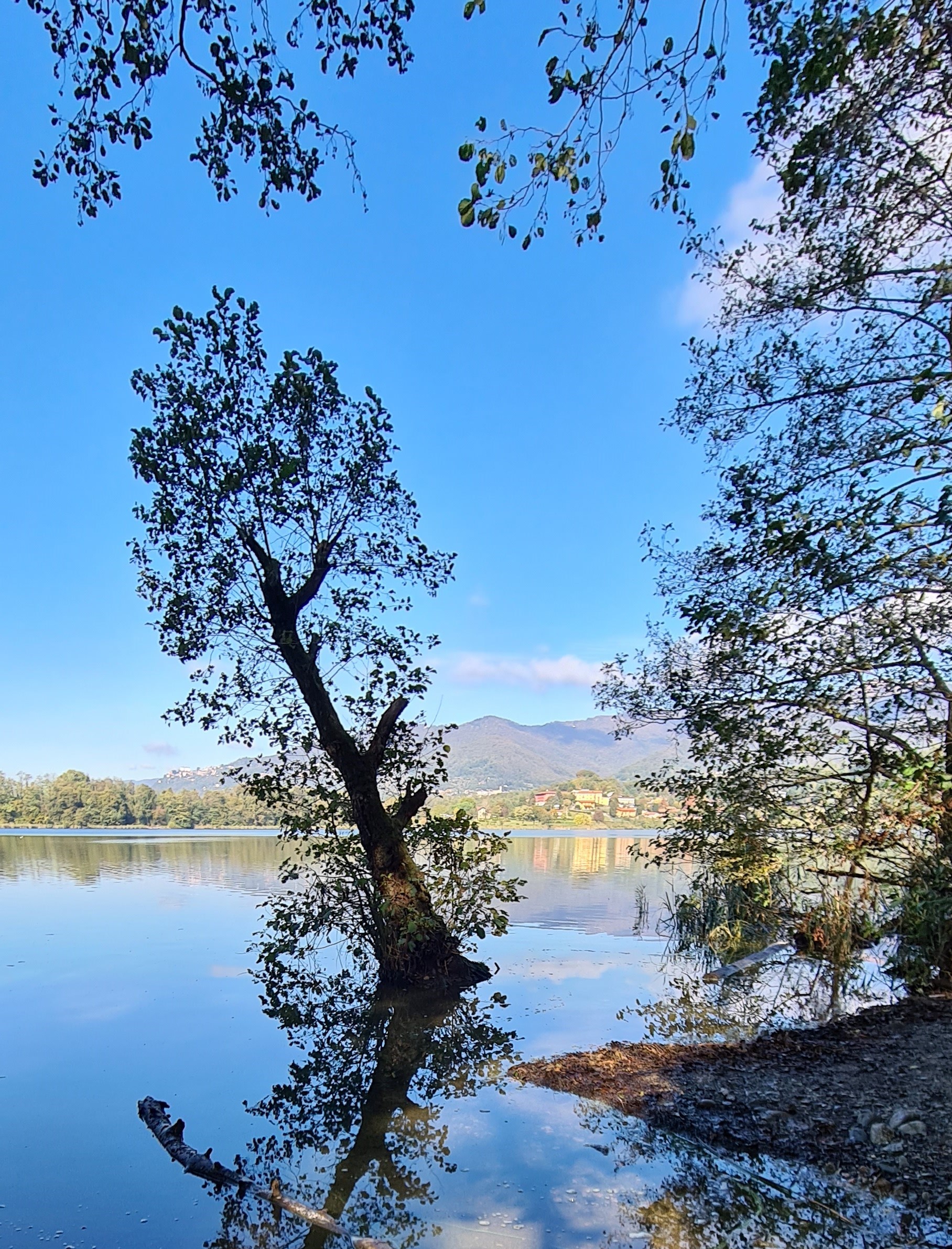 il lago e il suo monte